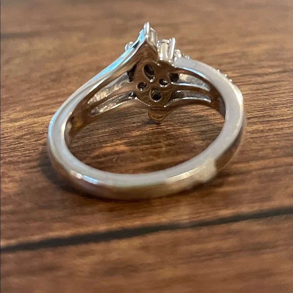 Antique Style Marquise 1/4 ct Diamond Ring - Picture 6 of 9